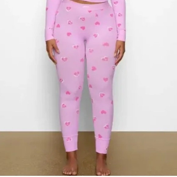 SKIMS Other - Skims - *LE* Valentines Day legging (petal print 💕)